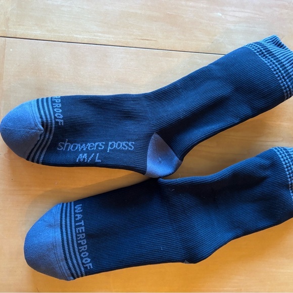 Showers Pass M/L black waterproof, commuter socks - Picture 4 of 7